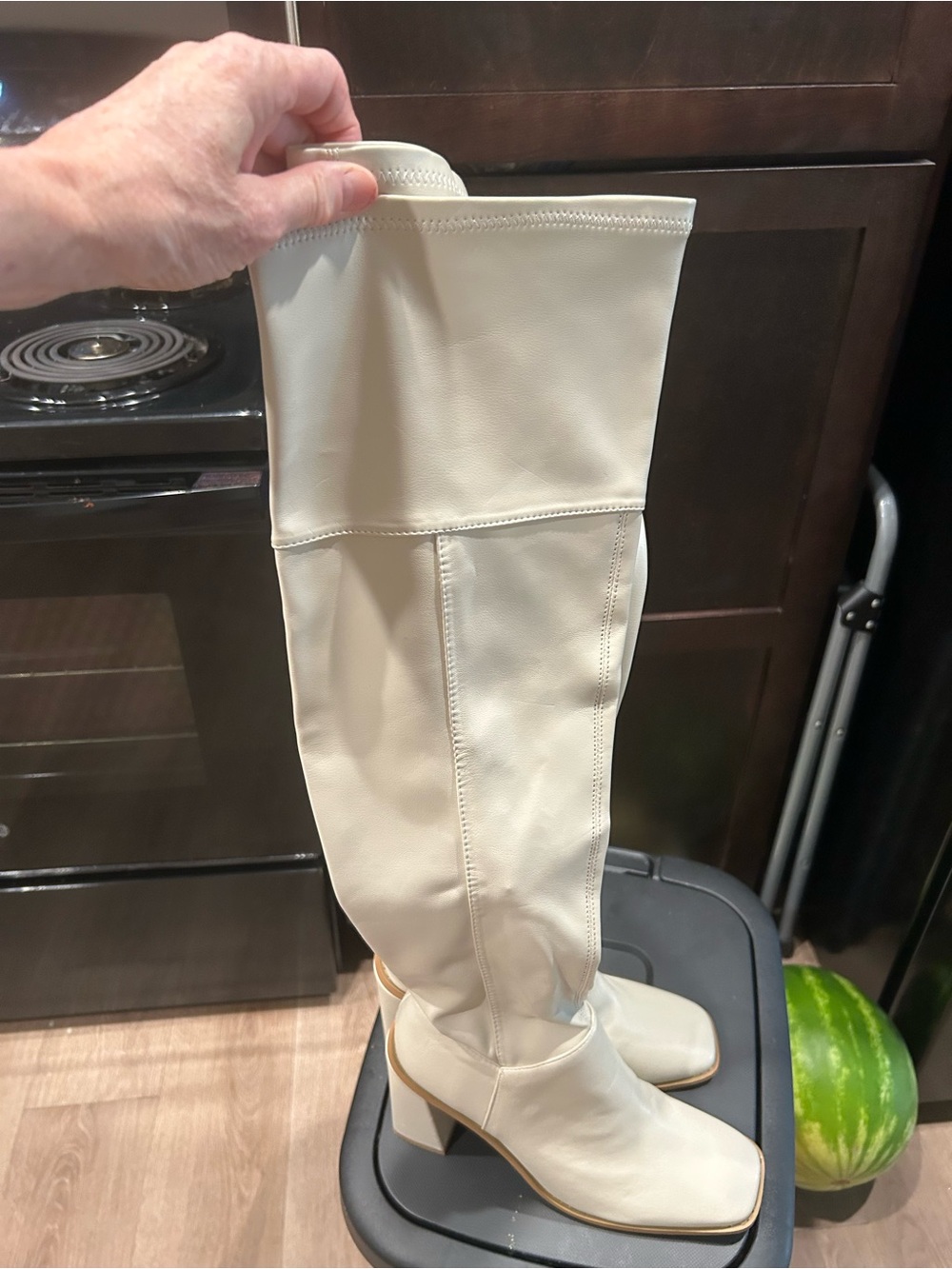 New over the knee boots from Lulu’s size 8, beautiful color!